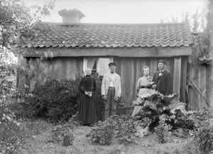 En gammal stuga, bilder som är underbara att hitta för en släktforskare.